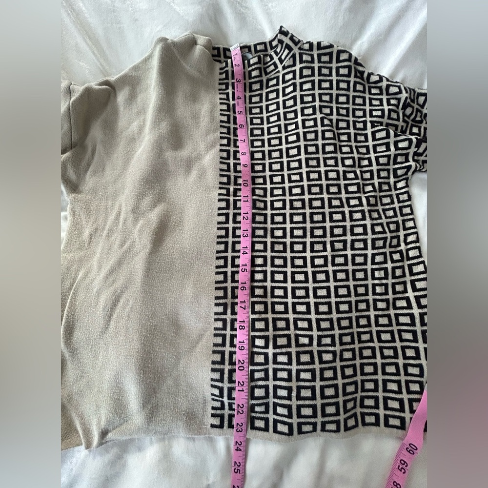 Geometric Block Patterned Sweater - Picture 5 of 6